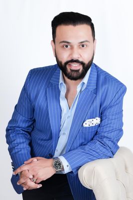 Portrait of Paras Baveja, Associate.